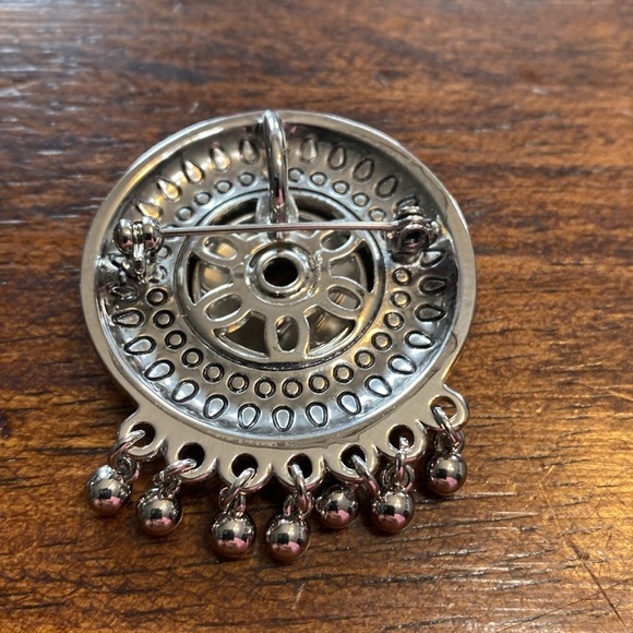 Magnolia and Vine Montage pendant or pin brooch, holds 1 original snap - Picture 4 of 5